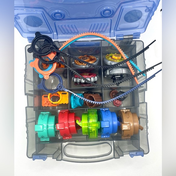 Beyblade Metal Masters Lot of 5 With Carrying Case and Accesories - Picture 1 of 9